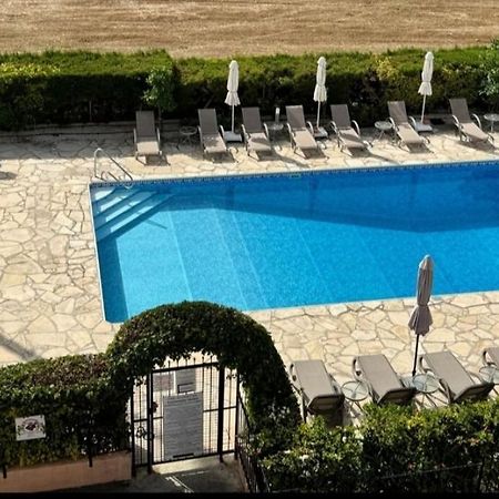 Two Bedroom Apartment With Pool Paphos Ngoại thất bức ảnh