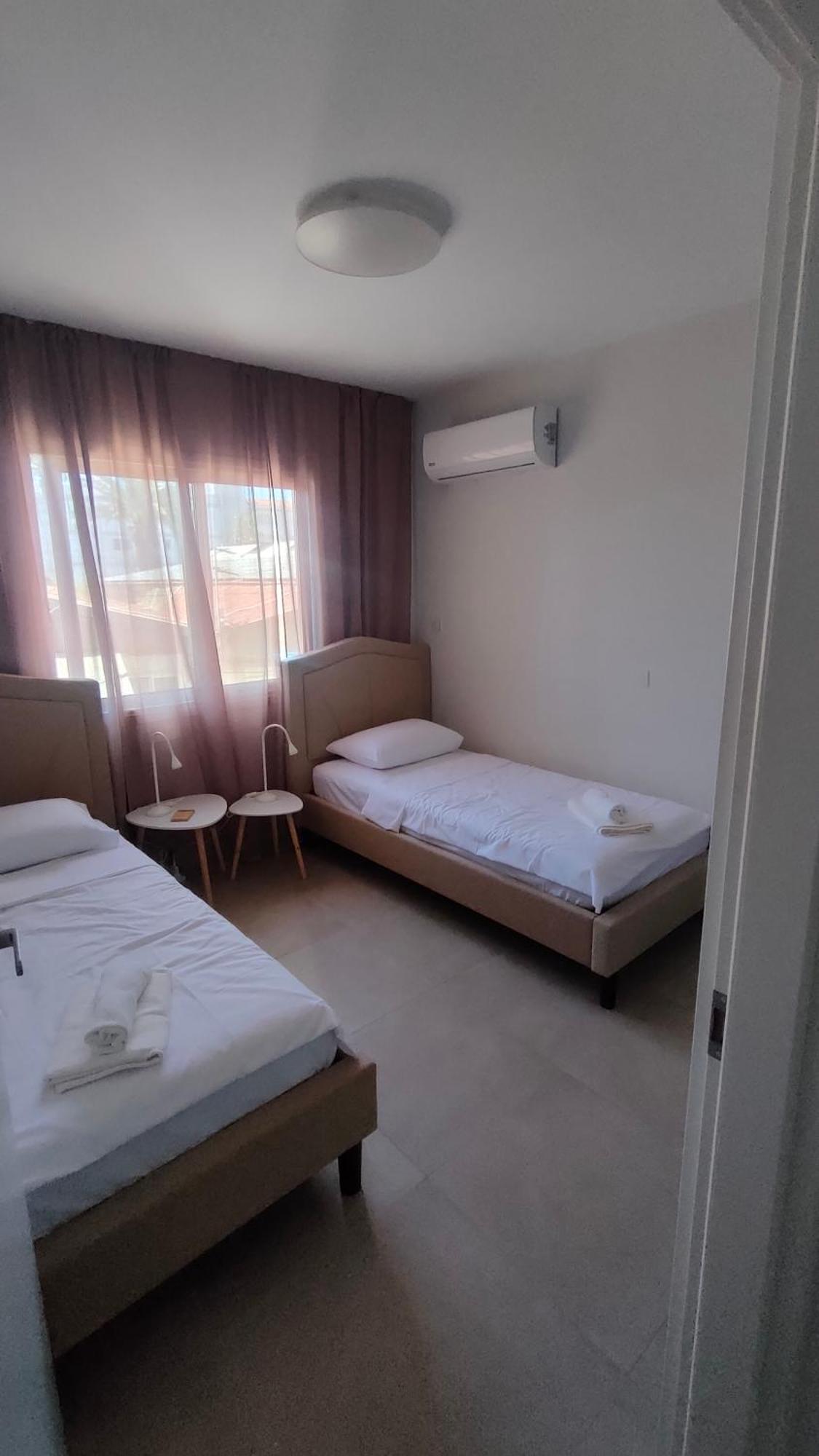 Two Bedroom Apartment With Pool Paphos Ngoại thất bức ảnh
