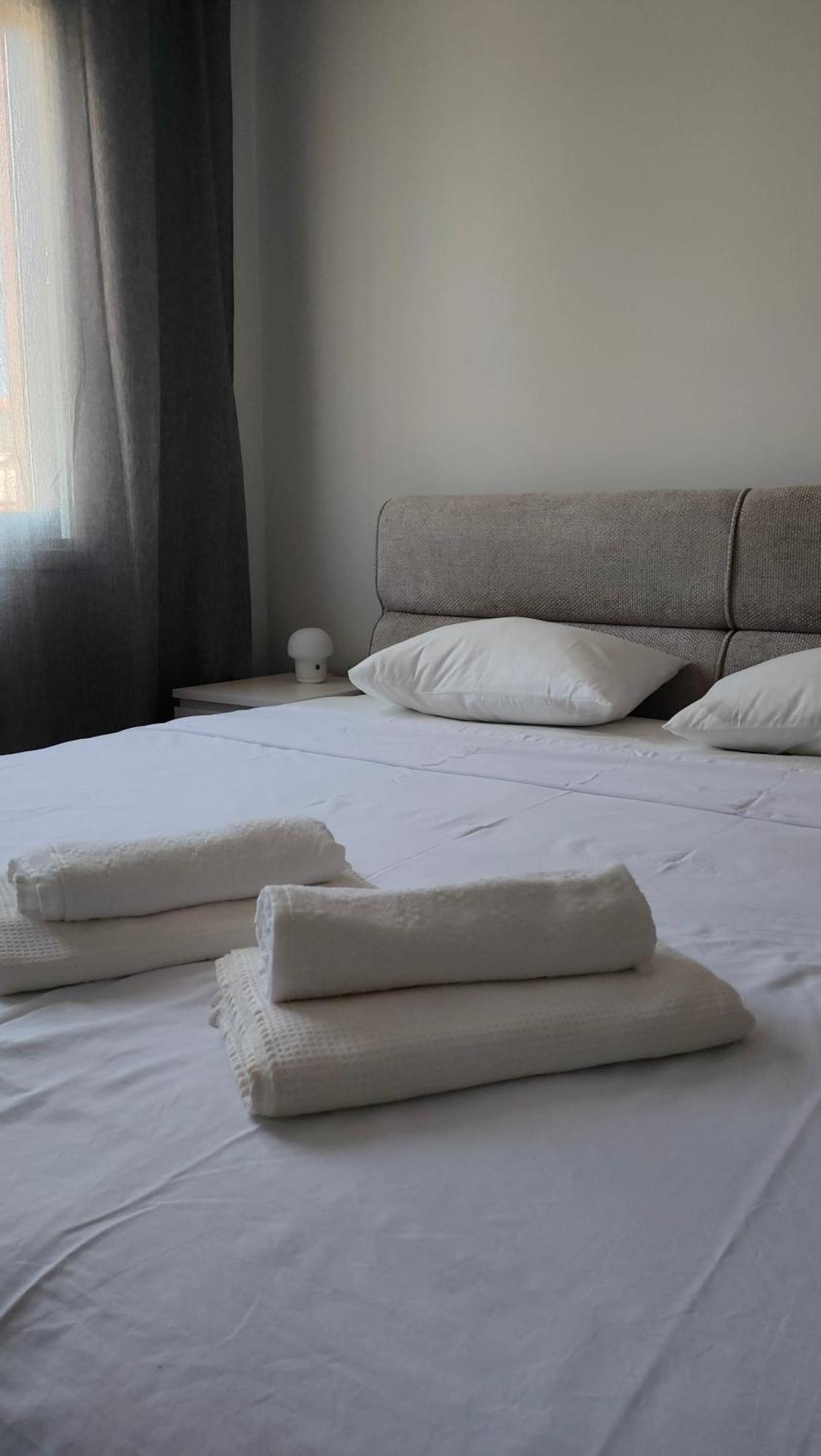 Two Bedroom Apartment With Pool Paphos Ngoại thất bức ảnh