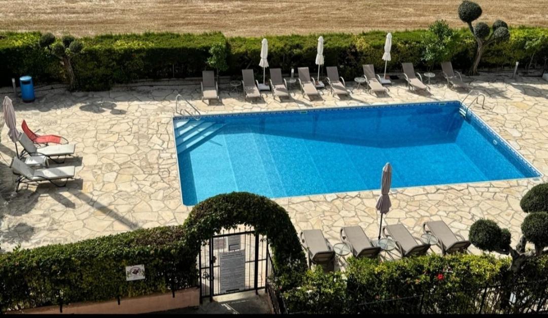 Two Bedroom Apartment With Pool Paphos Ngoại thất bức ảnh
